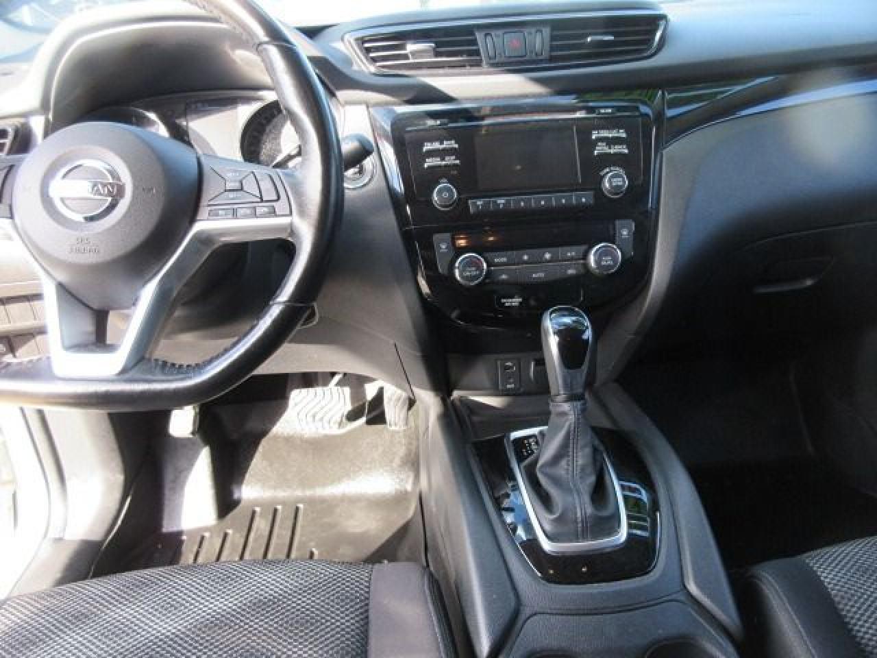 2017 Nissan Qashqai S Photo4