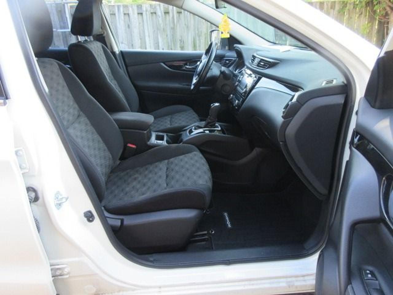 2017 Nissan Qashqai S - Photo #6