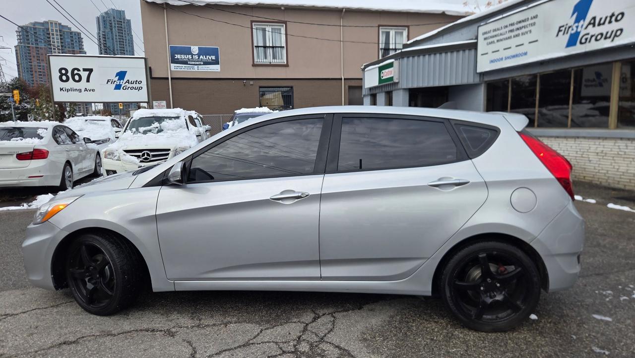 2016 Hyundai Accent GLS Apple Carplay/P-Moon/Winter tires/rims - Photo #2