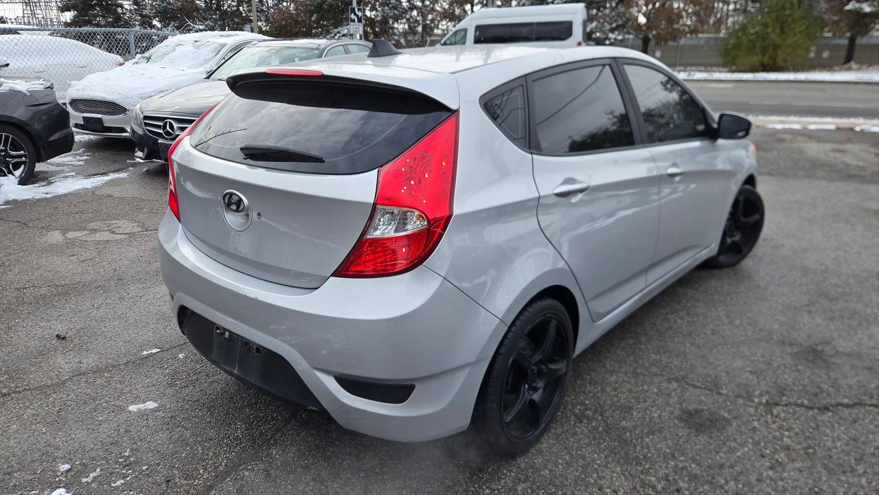 2016 Hyundai Accent GLS Apple Carplay/P-Moon/Winter tires/rims - Photo #4