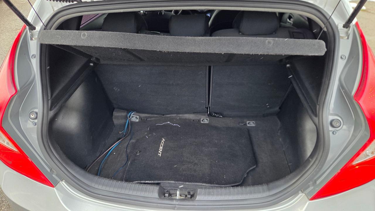 2016 Hyundai Accent GLS Apple Carplay/P-Moon/Winter tires/rims - Photo #10