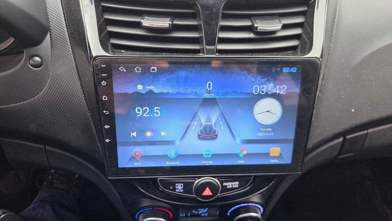 2016 Hyundai Accent GLS Apple Carplay/P-Moon/Winter tires/rims - Photo #13