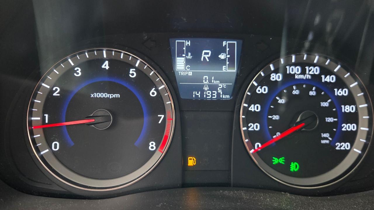 2016 Hyundai Accent GLS Apple Carplay/P-Moon/Winter tires/rims - Photo #15