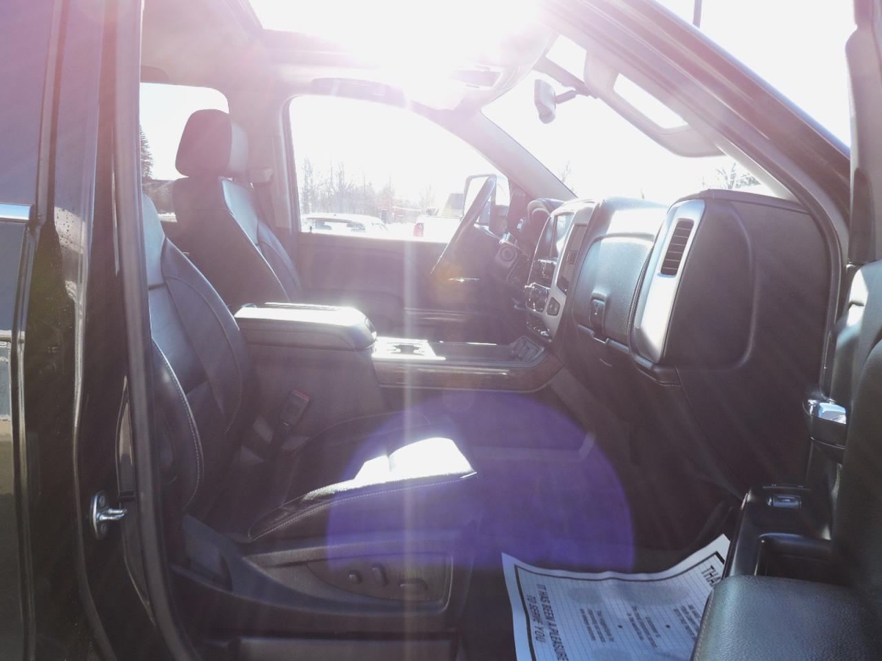 2018 GMC Sierra 1500 SLT 6.2L 4X4 6 1/2-Foot Box New Brakes 159000 KM Photo