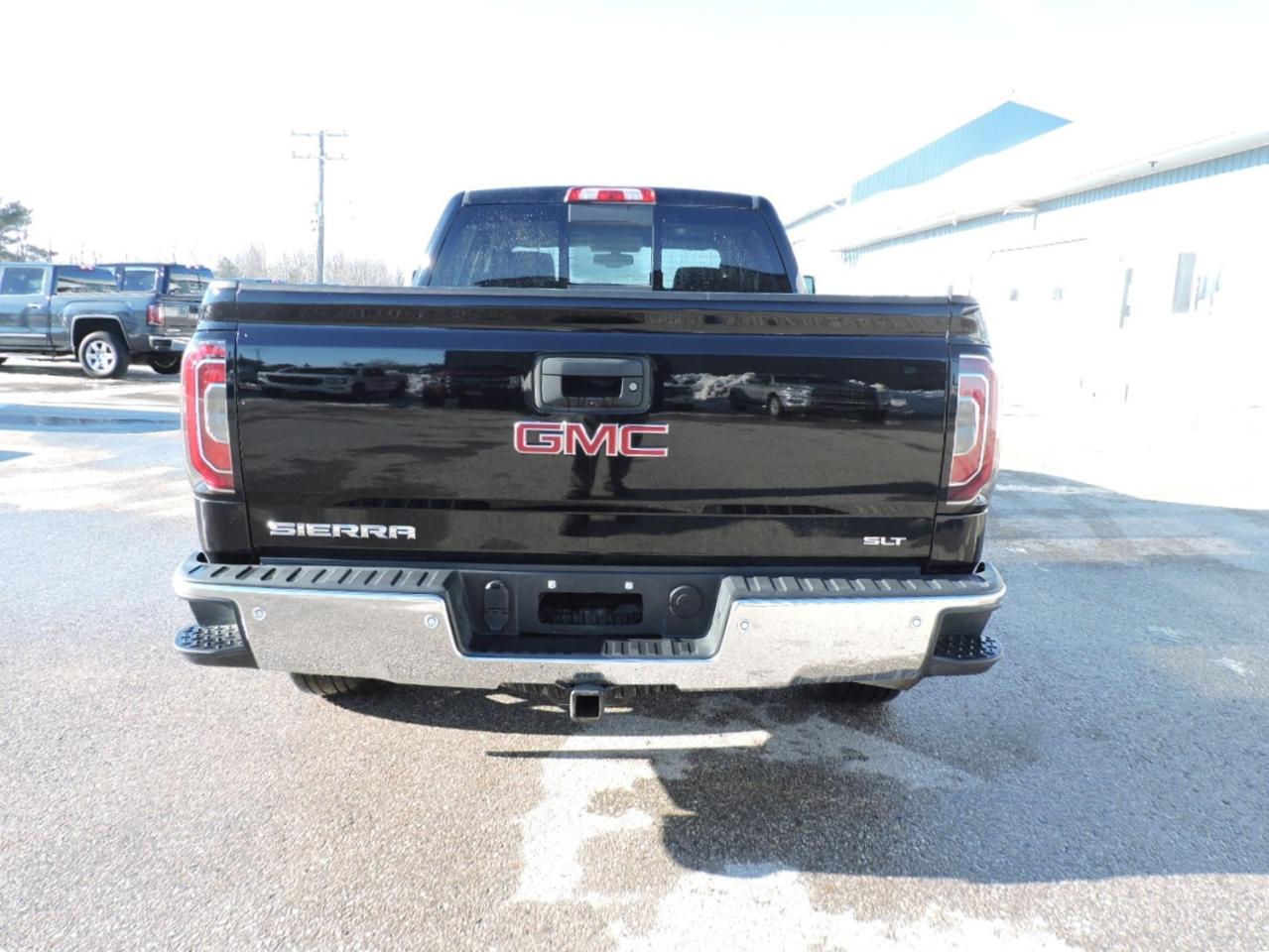 2018 GMC Sierra 1500 SLT 6.2L 4X4 6 1/2-Foot Box New Brakes 159000 KM Photo