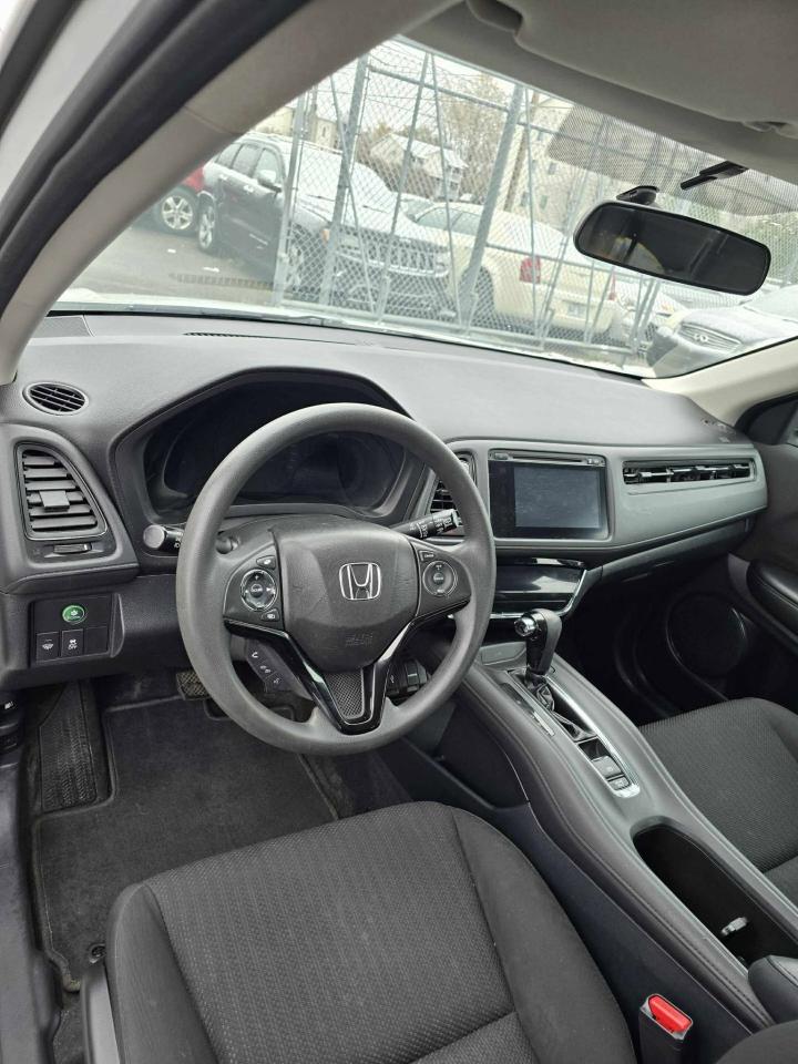 2017 Honda HR-V LX - Photo #4