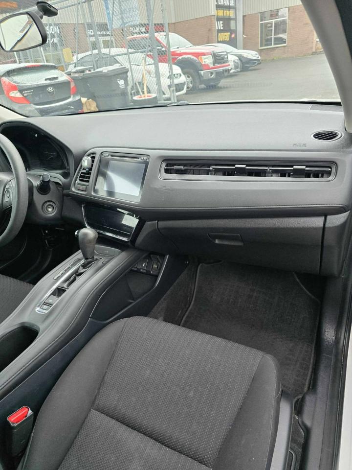 2017 Honda HR-V LX - Photo #5