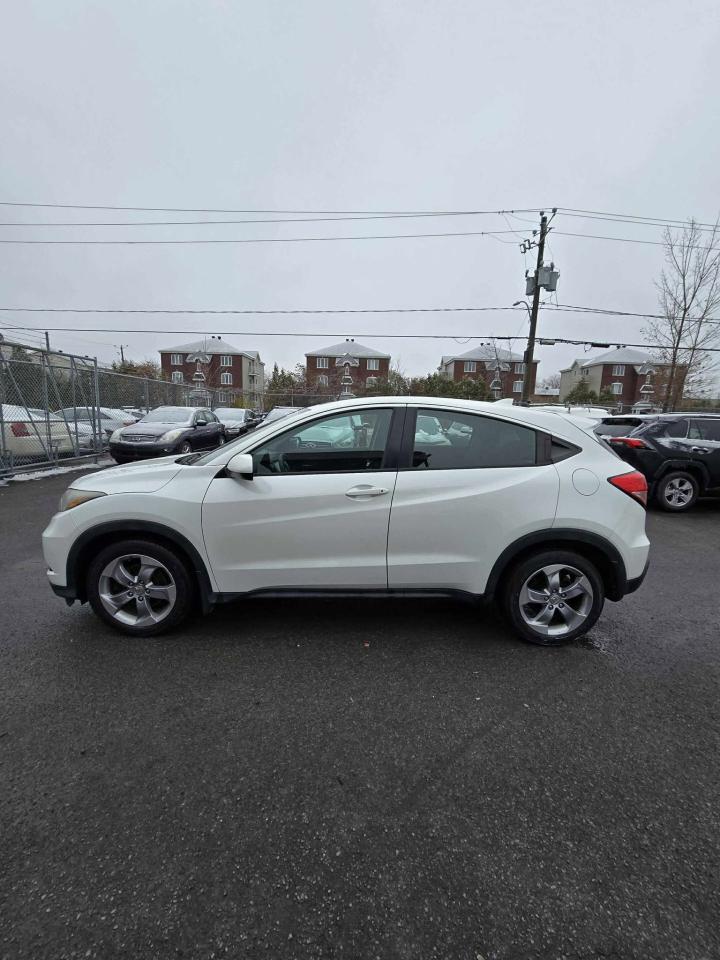 2017 Honda HR-V LX - Photo #6