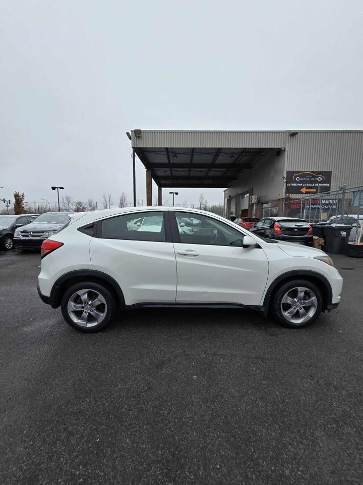 2017 Honda HR-V LX - Photo #9