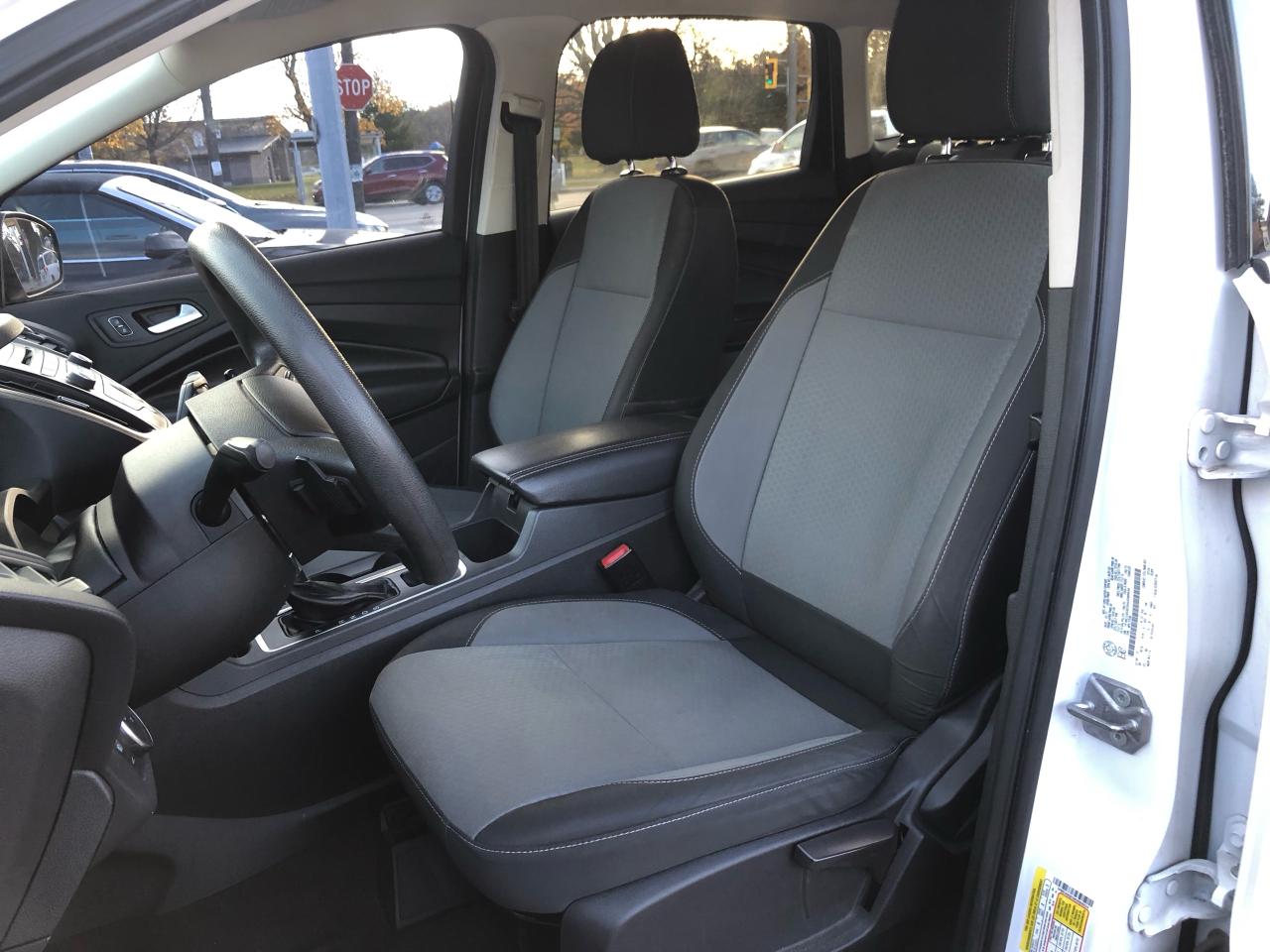 2017 Ford Escape SE / B.CAM / H.SEATS Photo26