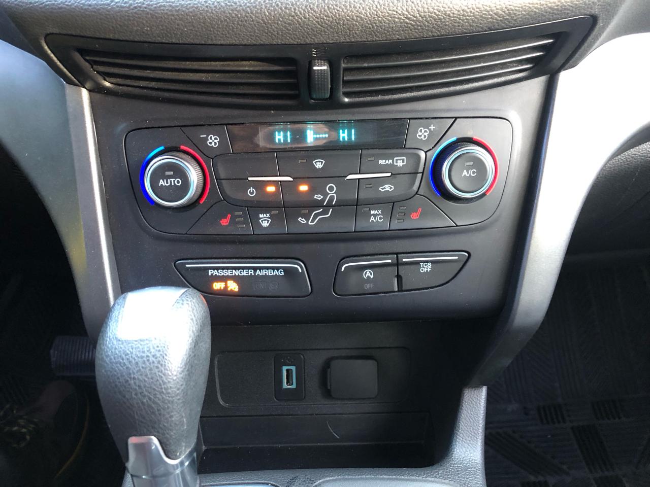 2017 Ford Escape SE / B.CAM / H.SEATS Photo