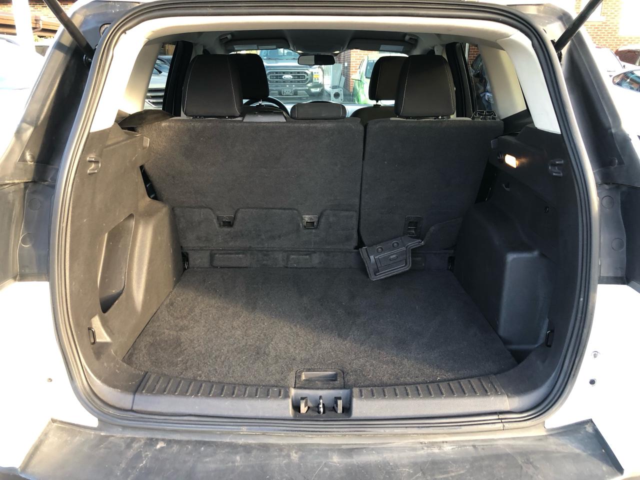 2017 Ford Escape SE / B.CAM / H.SEATS Photo