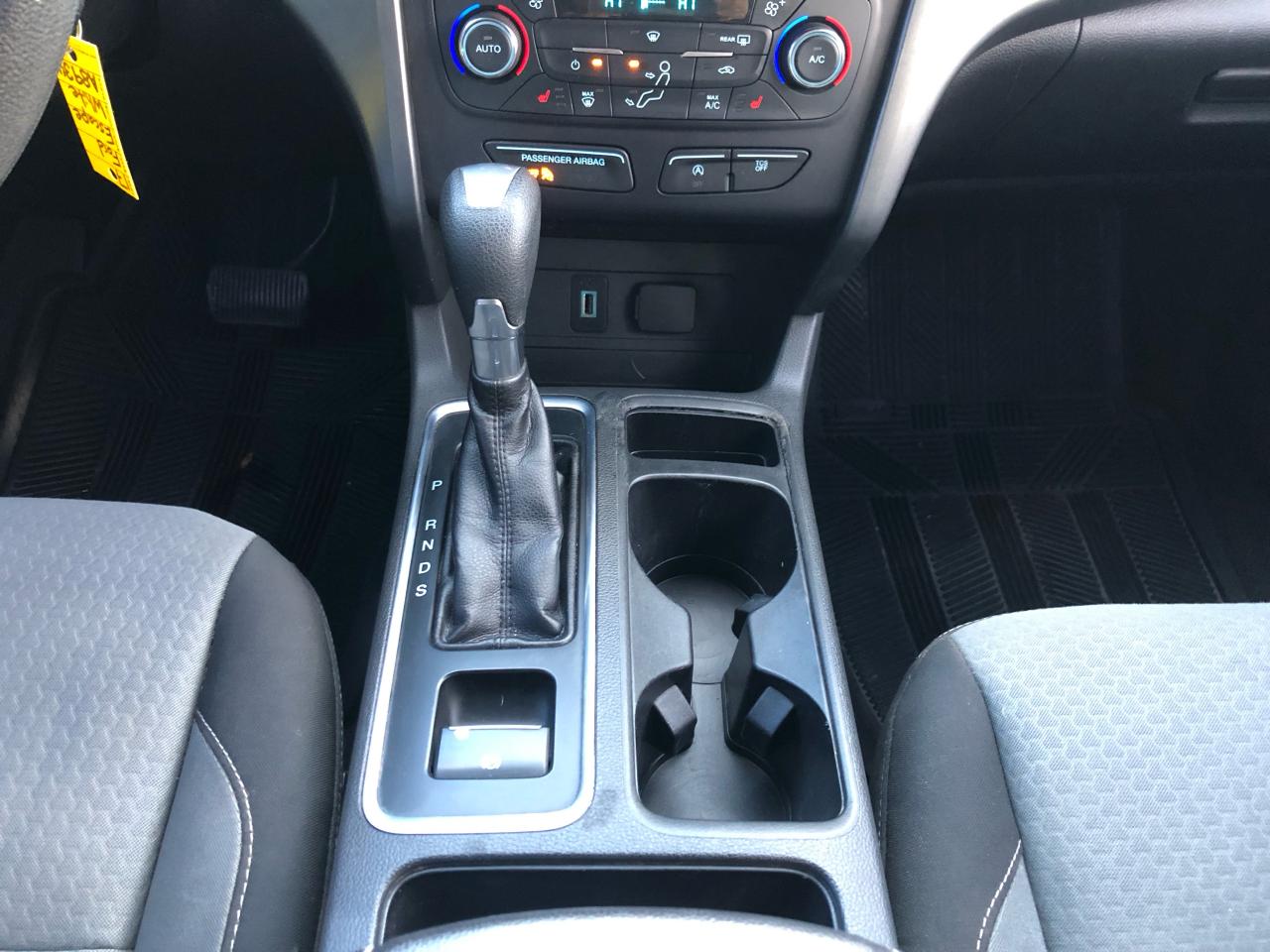2017 Ford Escape SE / B.CAM / H.SEATS Photo