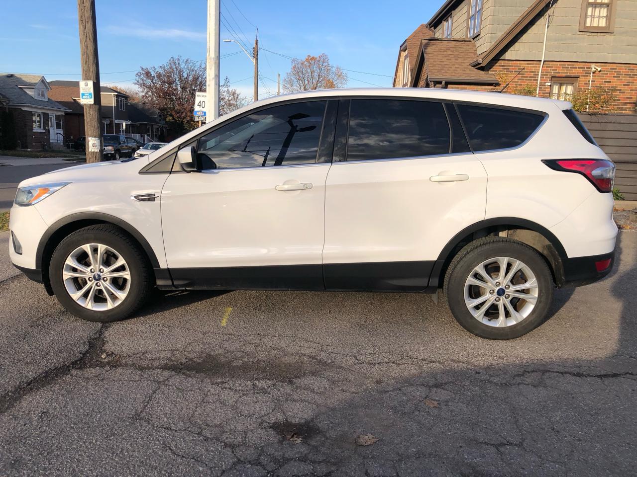 2017 Ford Escape SE / B.CAM / H.SEATS Photo2