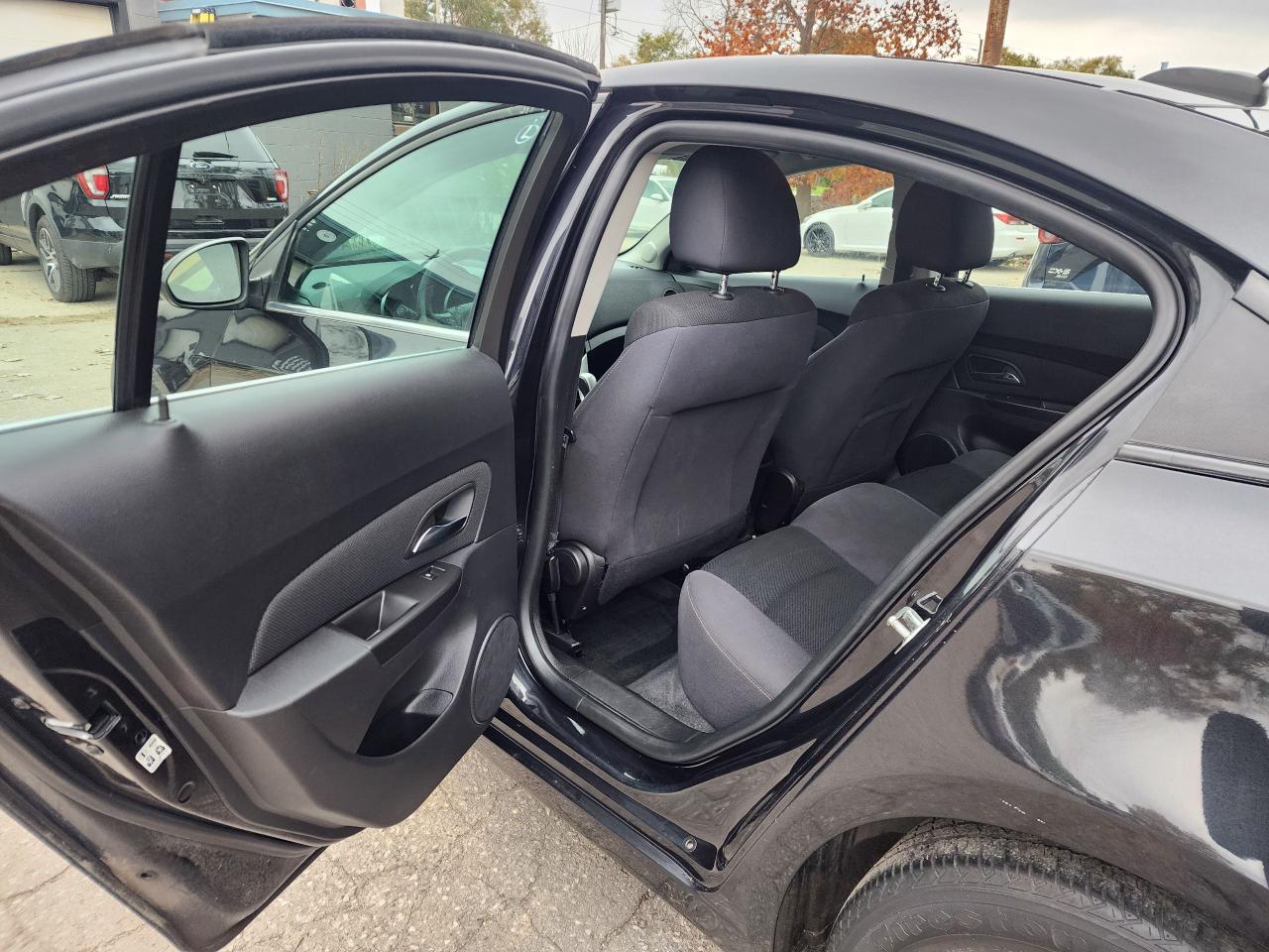 2016 Chevrolet Cruze LT l LowKM l Clean Carfax l No Accident l Mint Con - Photo #11