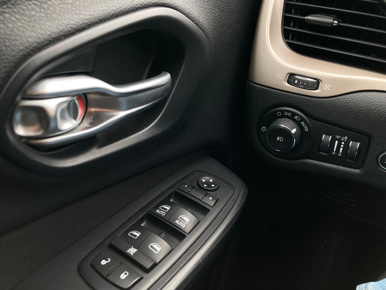 2016 Jeep Cherokee 4WD 4dr North - Photo #22