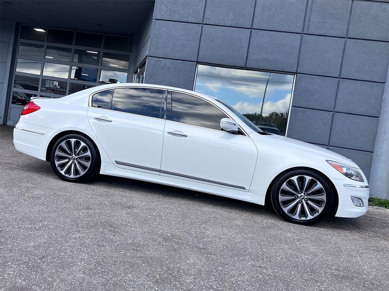 Used 2013 Hyundai Genesis 5.0L V8|R-SPEC|NAVI|LEATHER|SUNROOF|19in ALLOYS for sale in Toronto, ON