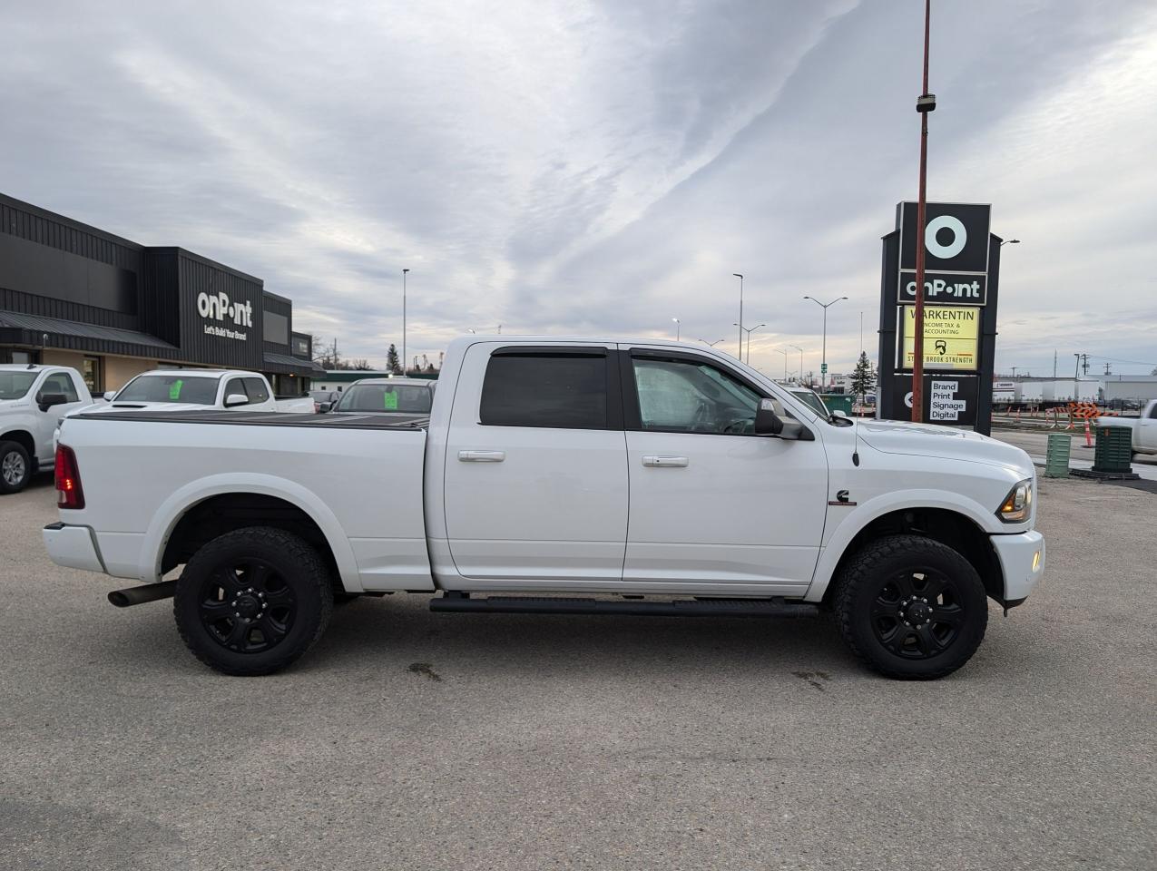 2017 RAM 3500 Laramie | Heated seats | Cooled seats - Photo #3