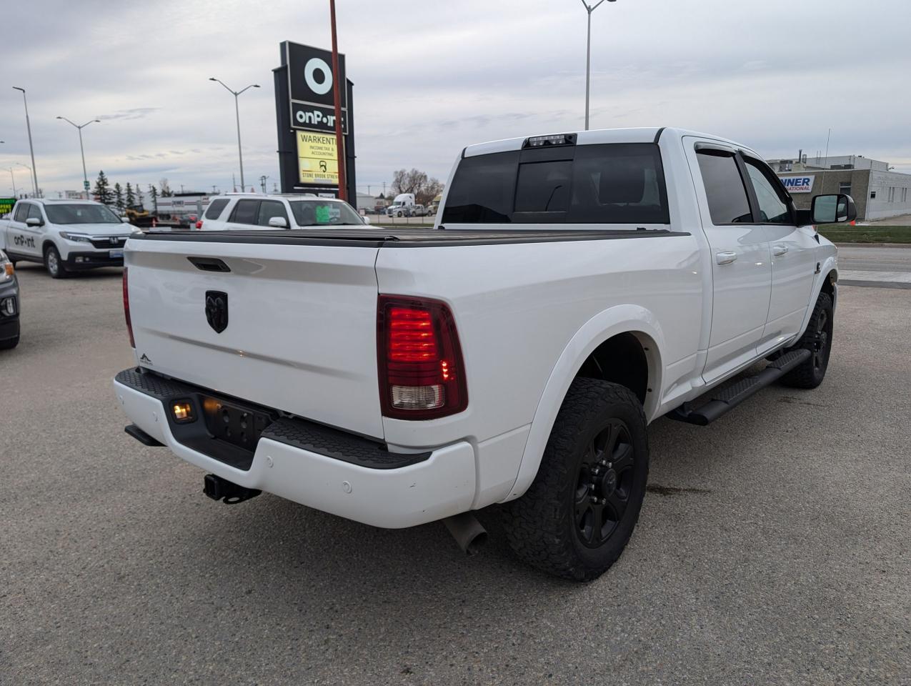 2017 RAM 3500 Laramie | Heated seats | Cooled seats - Photo #4