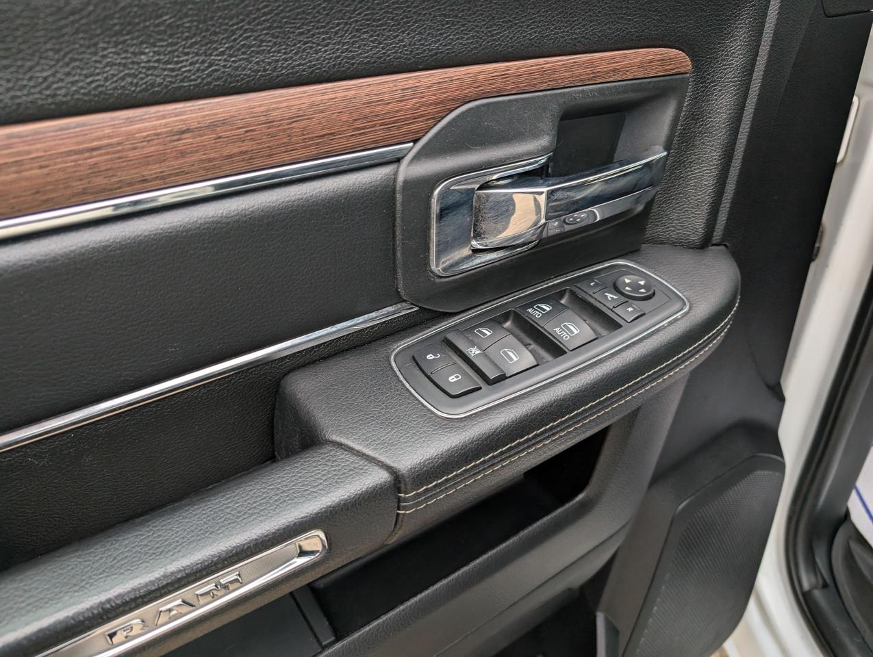 2017 RAM 3500 Laramie | Heated seats | Cooled seats - Photo #7