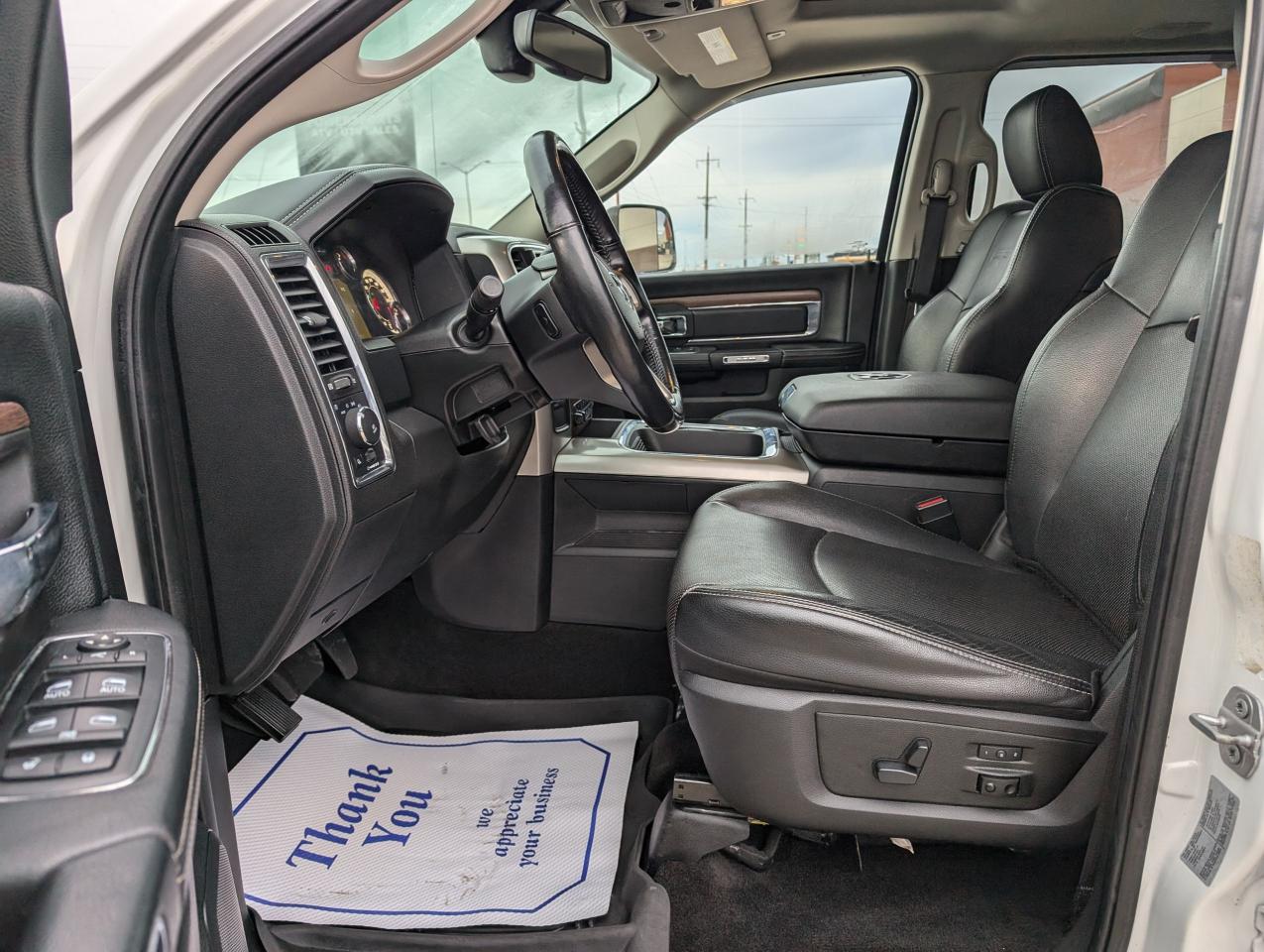 2017 RAM 3500 Laramie | Heated seats | Cooled seats - Photo #8