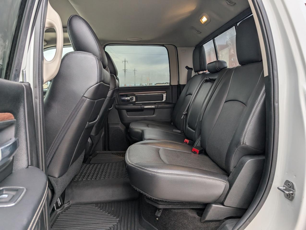 2017 RAM 3500 Laramie | Heated seats | Cooled seats - Photo #10