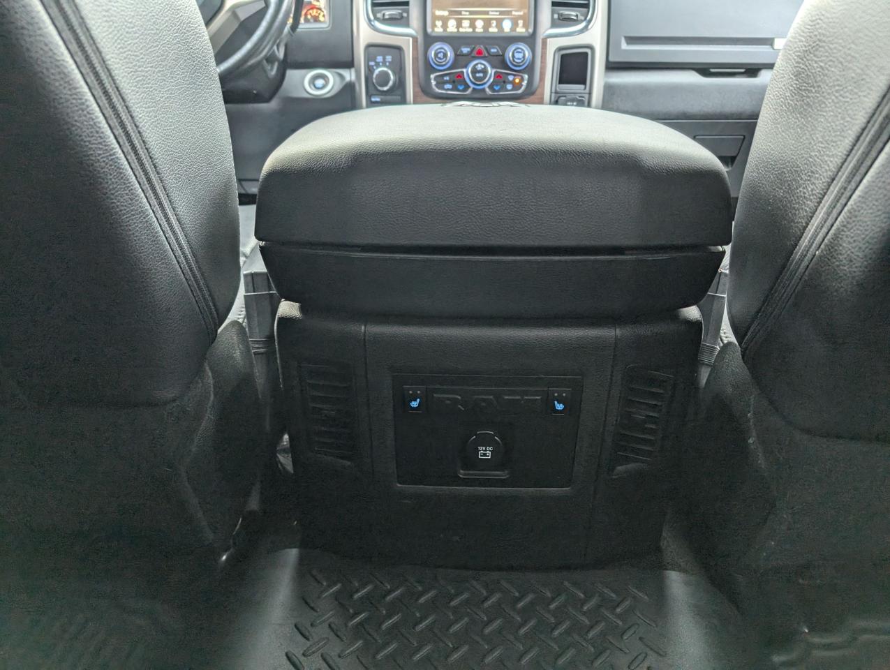 2017 RAM 3500 Laramie | Heated seats | Cooled seats - Photo #11