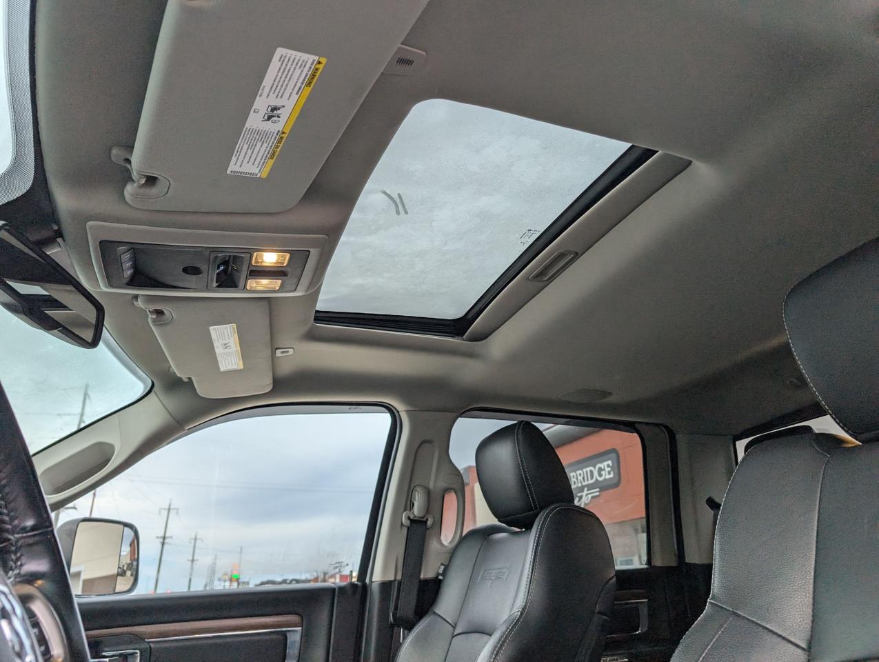 2017 RAM 3500 Laramie | Heated seats | Cooled seats - Photo #12