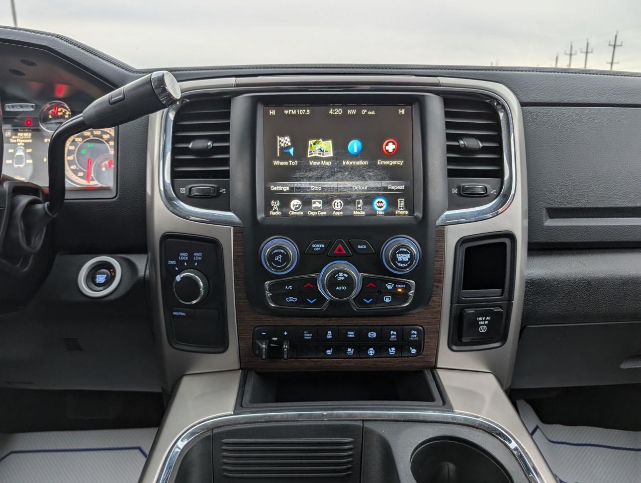 2017 RAM 3500 Laramie | Heated seats | Cooled seats - Photo #16