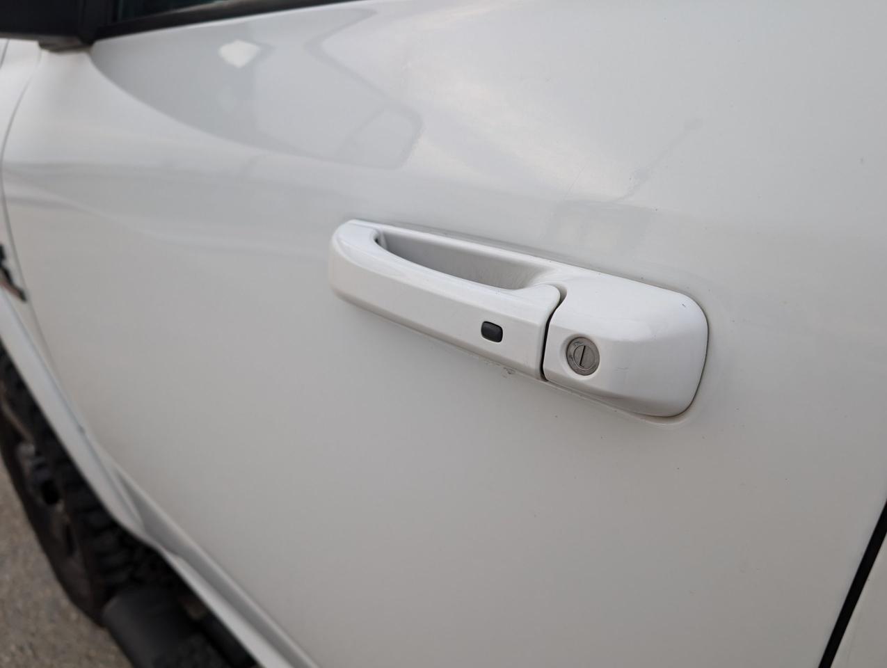 2017 RAM 3500 Laramie | Heated seats | Cooled seats - Photo #18