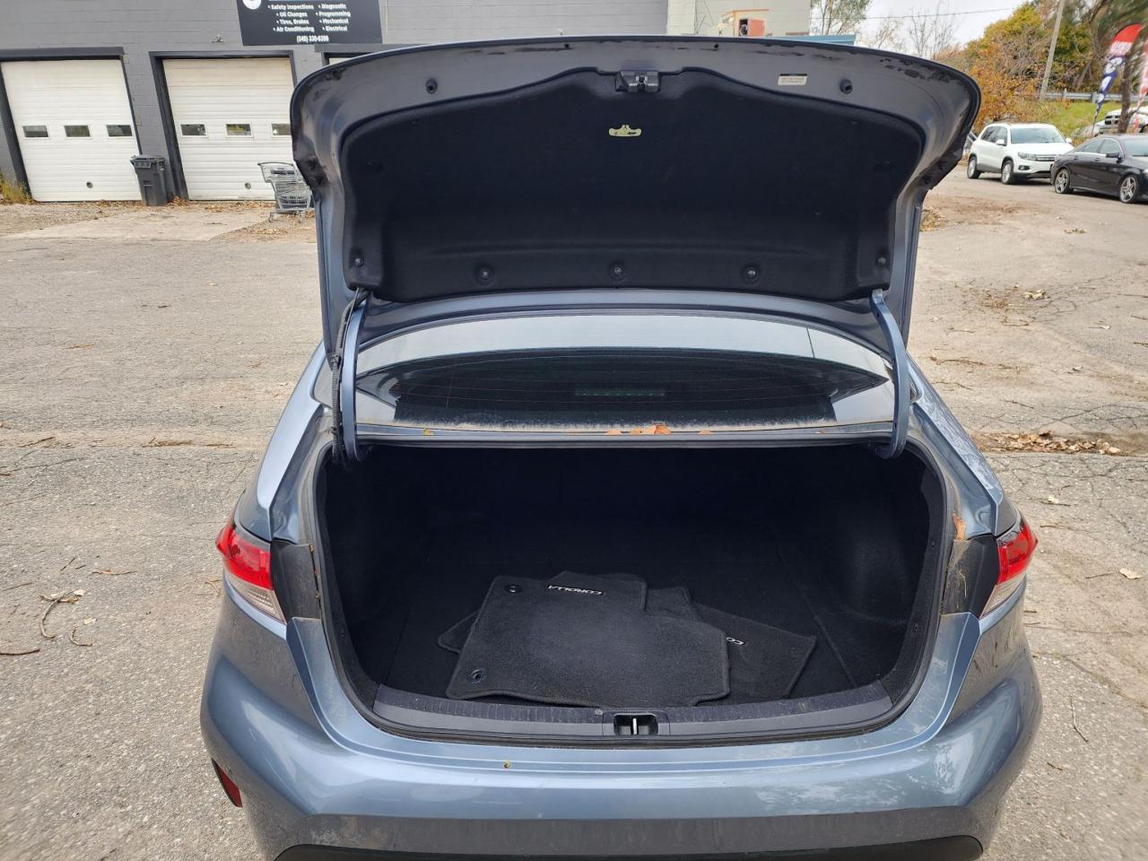 2022 Toyota Corolla LE l Mint Condition l Heated Seats l Reverse Cam