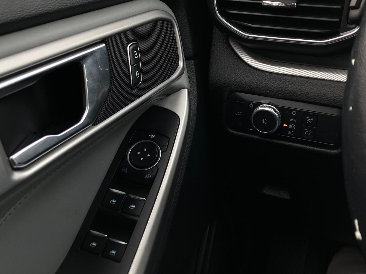 2022 Ford Explorer XLT 4WD - Photo #18