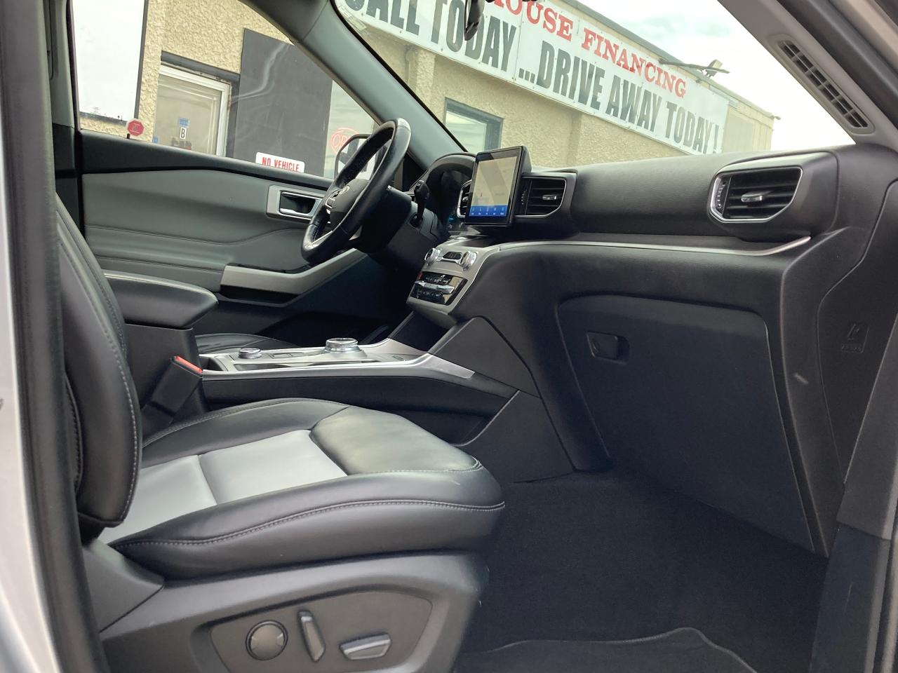 2022 Ford Explorer XLT 4WD - Photo #10