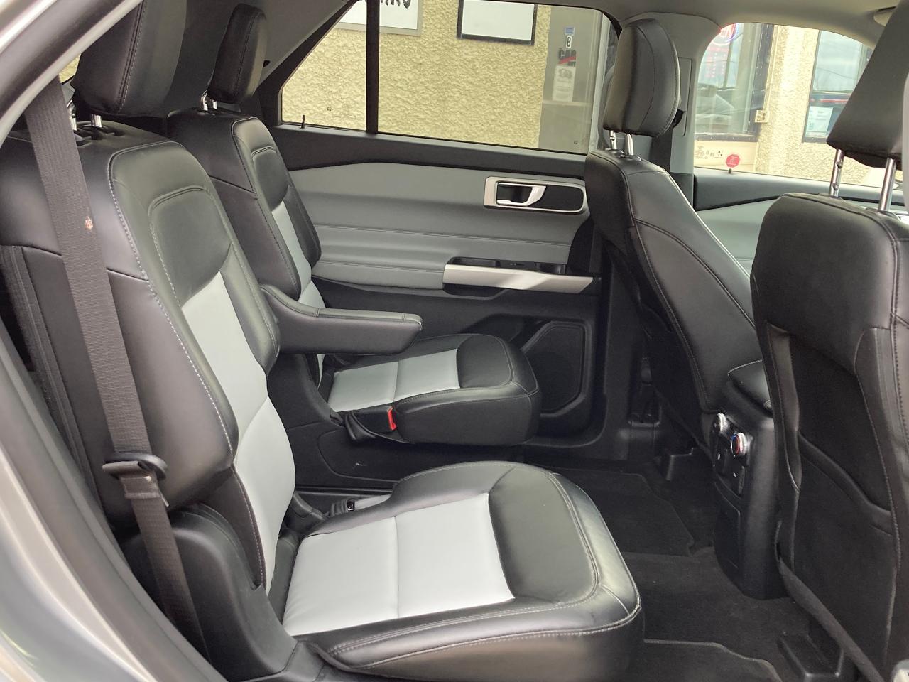 2022 Ford Explorer XLT 4WD - Photo #11