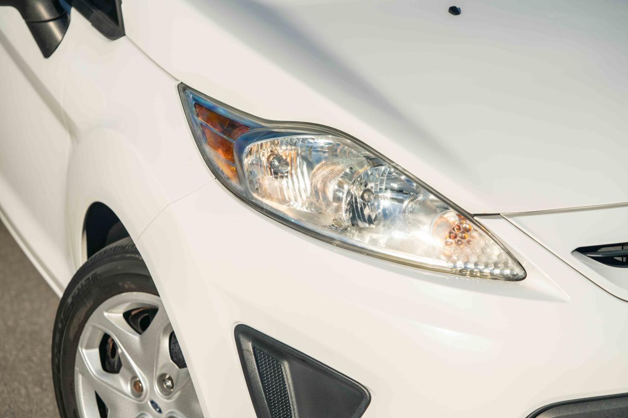 2013 Ford Fiesta SE - Photo #7