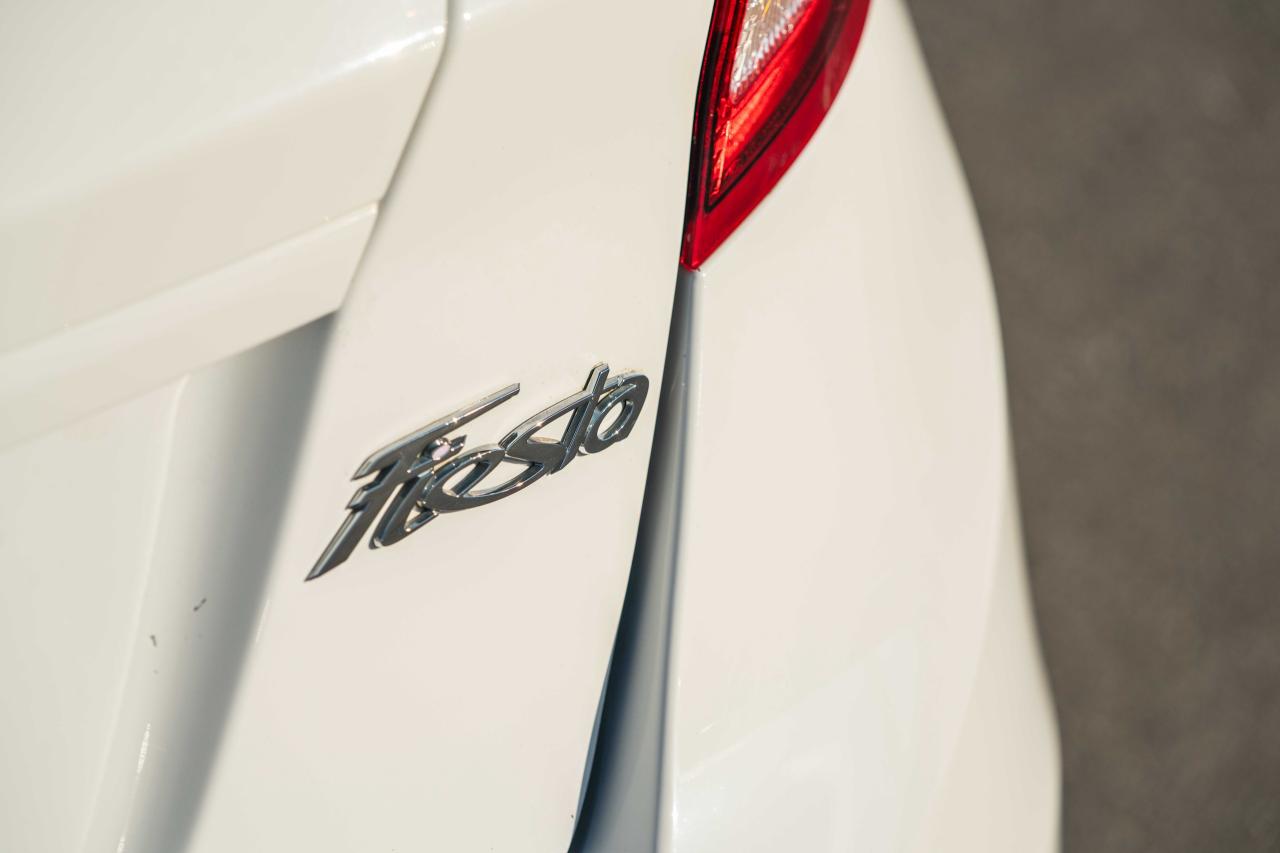 2013 Ford Fiesta SE - Photo #13