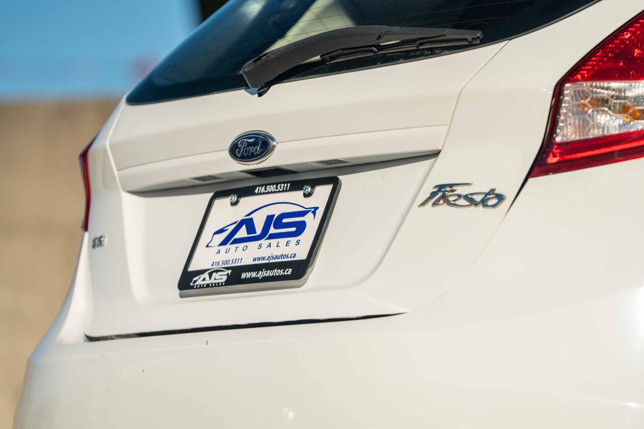 2013 Ford Fiesta SE - Photo #14