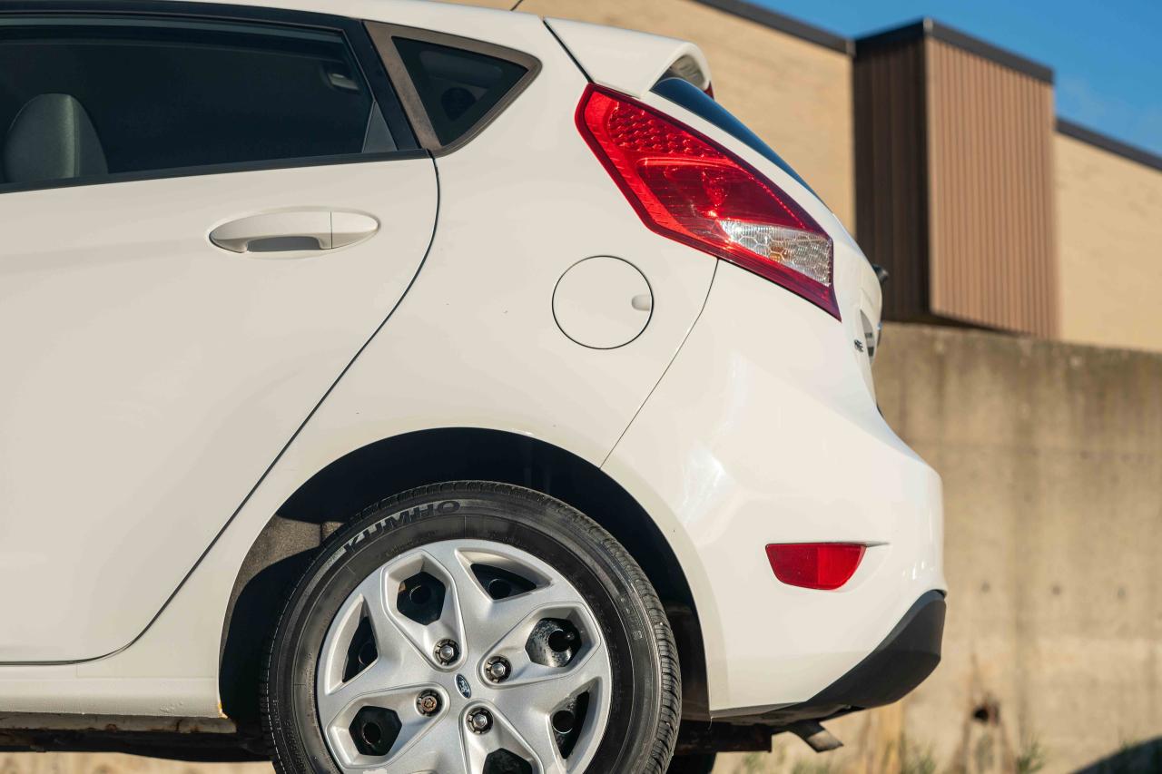 2013 Ford Fiesta SE - Photo #16