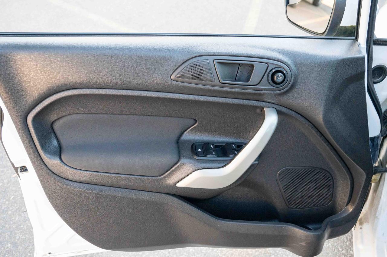 2013 Ford Fiesta SE - Photo #20
