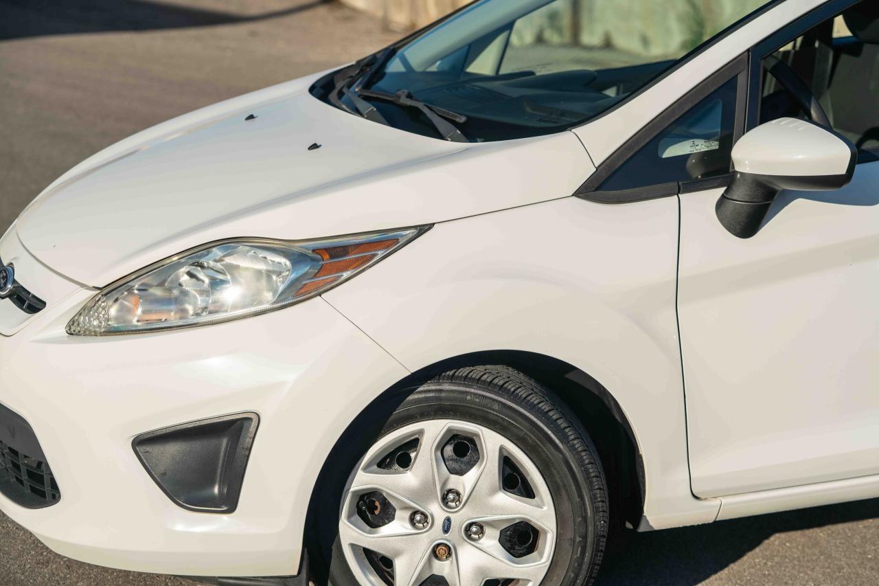 2013 Ford Fiesta SE - Photo #19