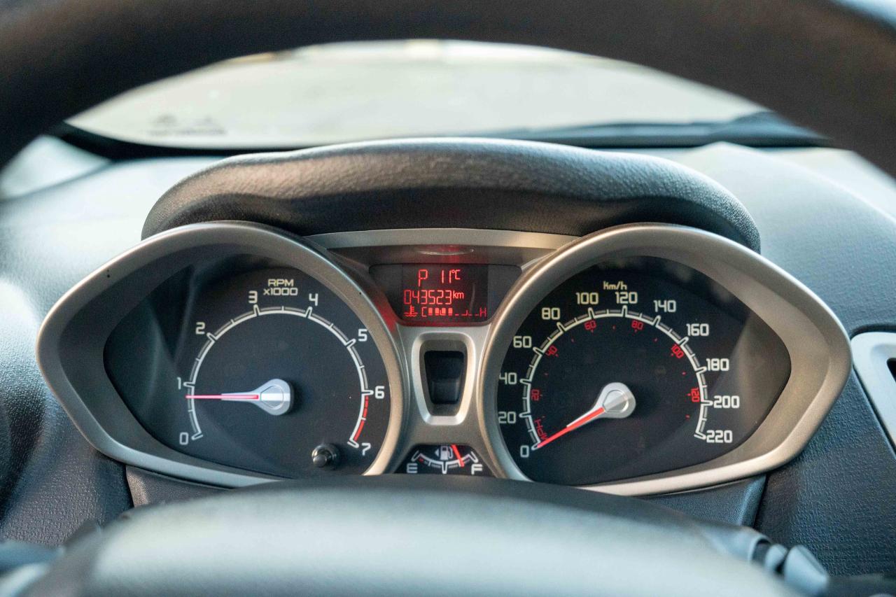 2013 Ford Fiesta SE - Photo #24