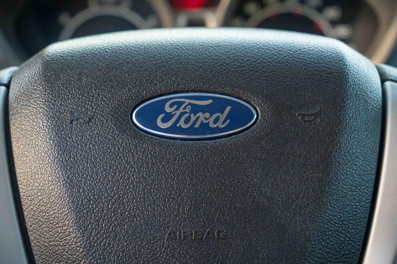 2013 Ford Fiesta SE - Photo #25