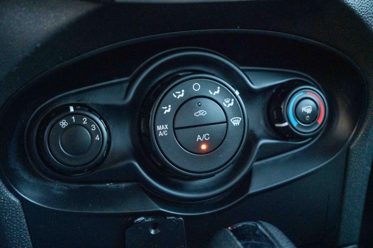 2013 Ford Fiesta SE - Photo #28