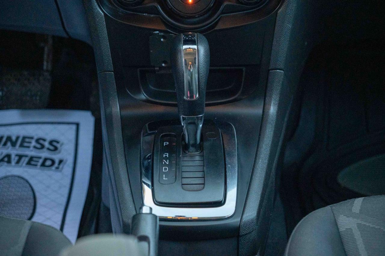 2013 Ford Fiesta SE - Photo #29