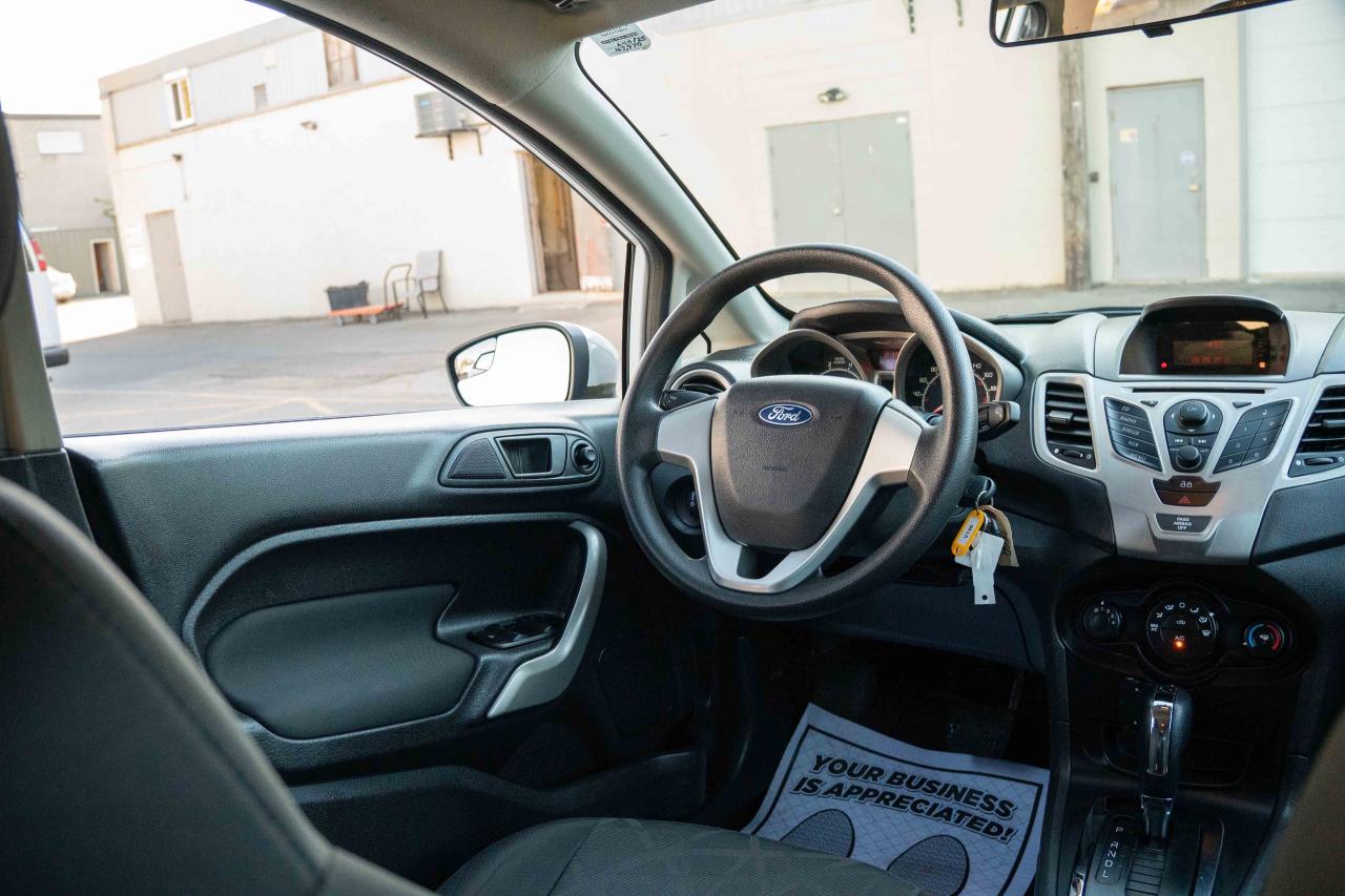 2013 Ford Fiesta SE - Photo #31