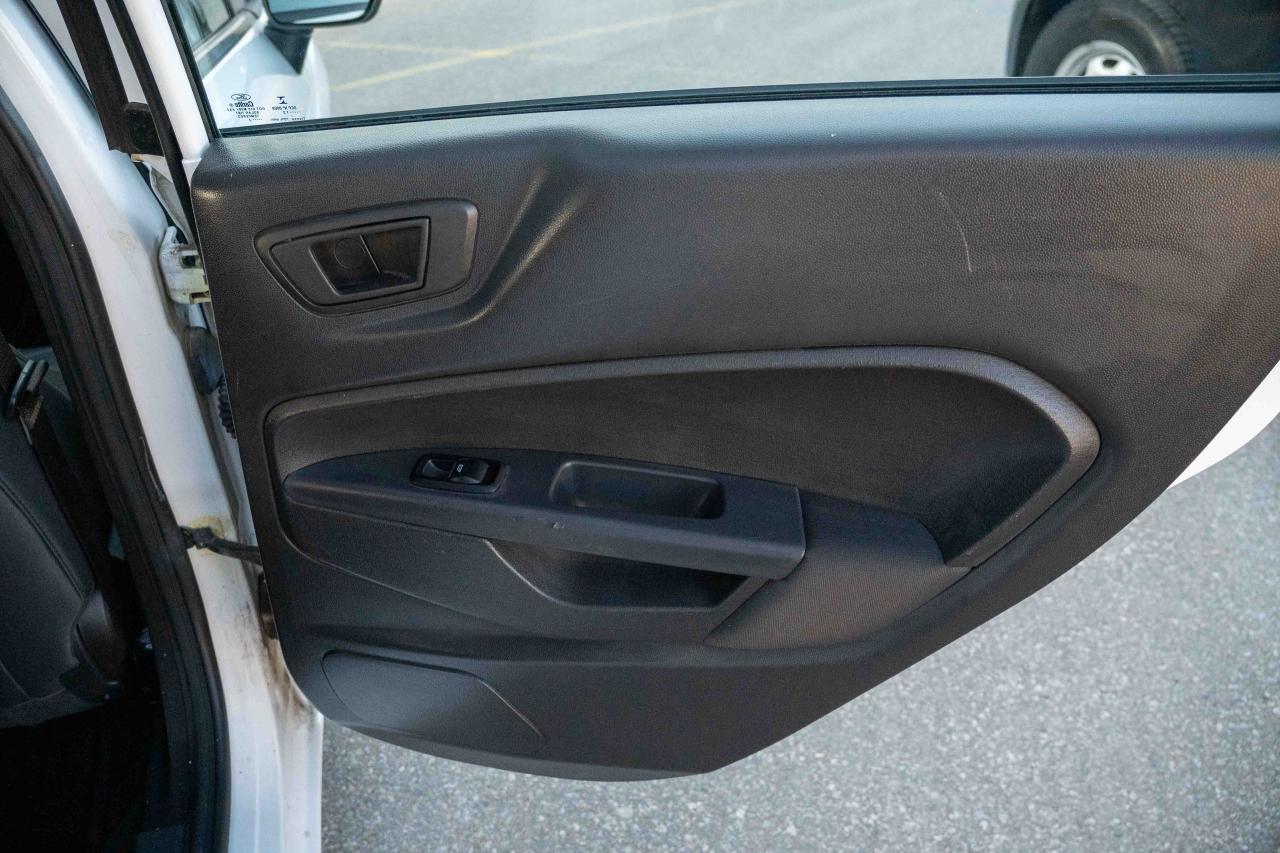 2013 Ford Fiesta SE - Photo #37