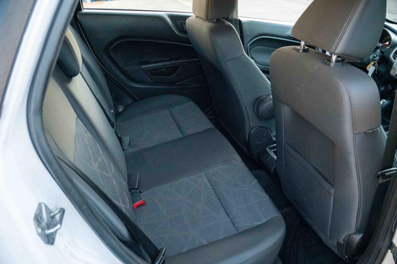 2013 Ford Fiesta SE - Photo #38