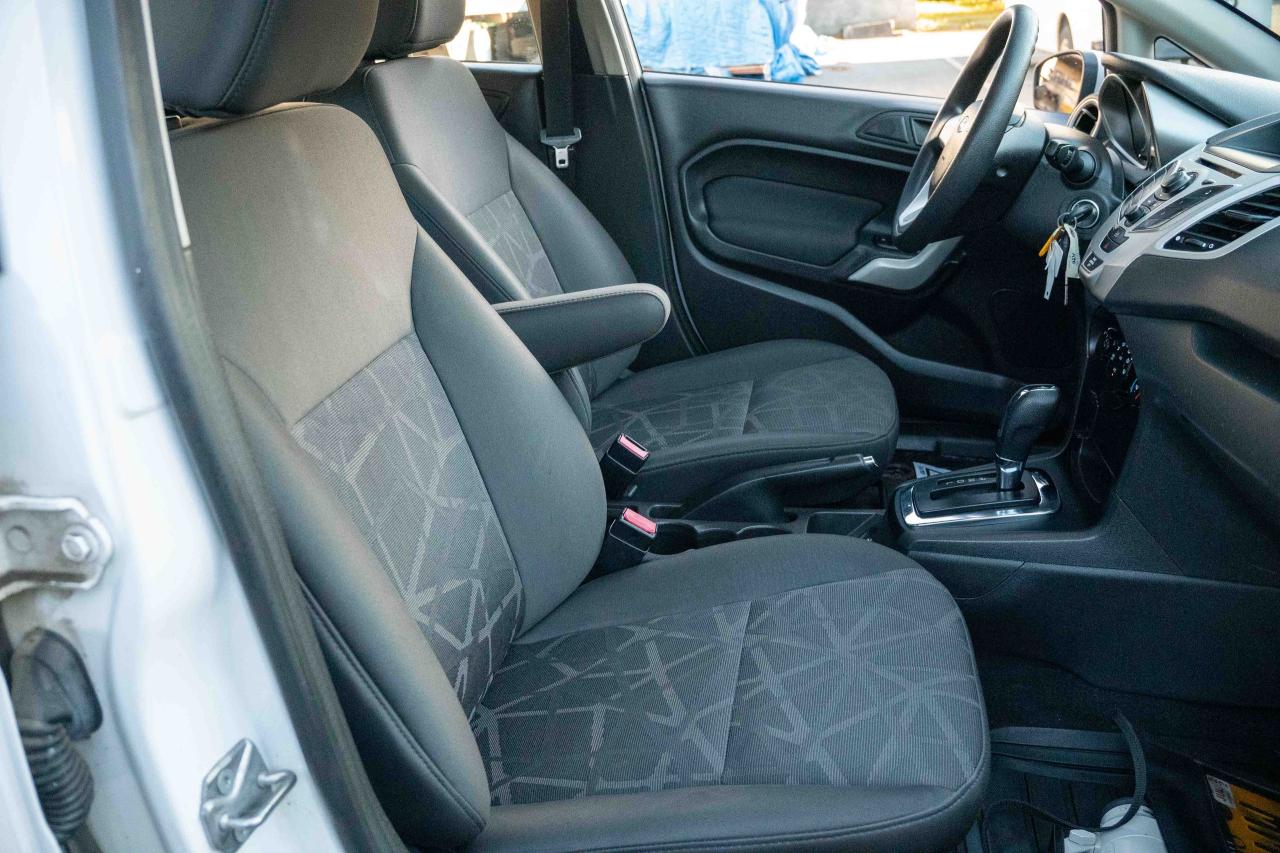 2013 Ford Fiesta SE - Photo #41