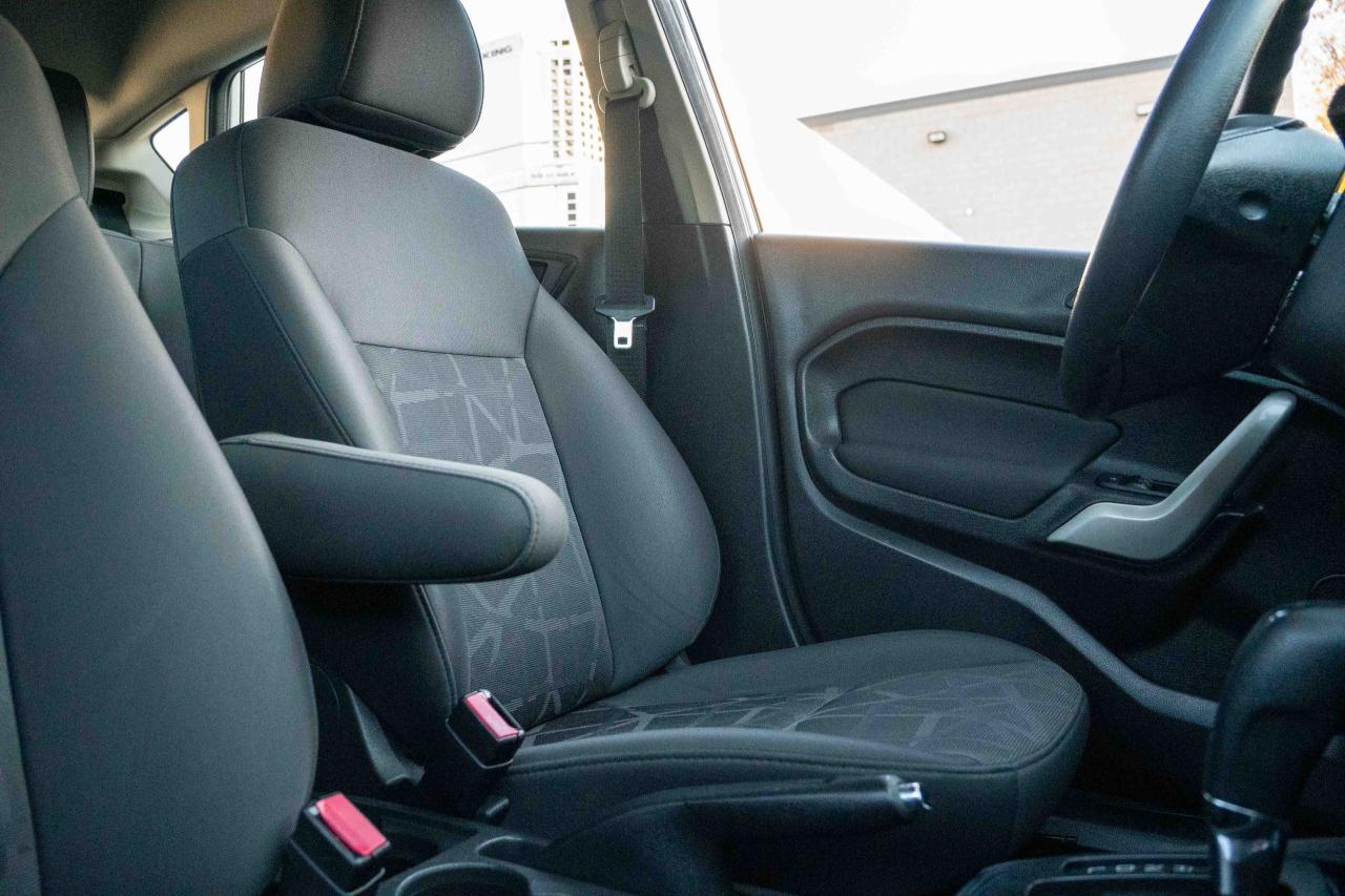 2013 Ford Fiesta SE - Photo #42