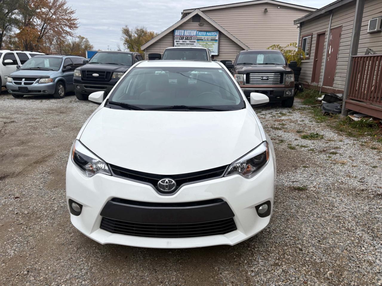 Used 2015 Toyota Corolla 4 door Auto 2.5 L with Safety and Warranty, Financing available for sale in Windsor, ON